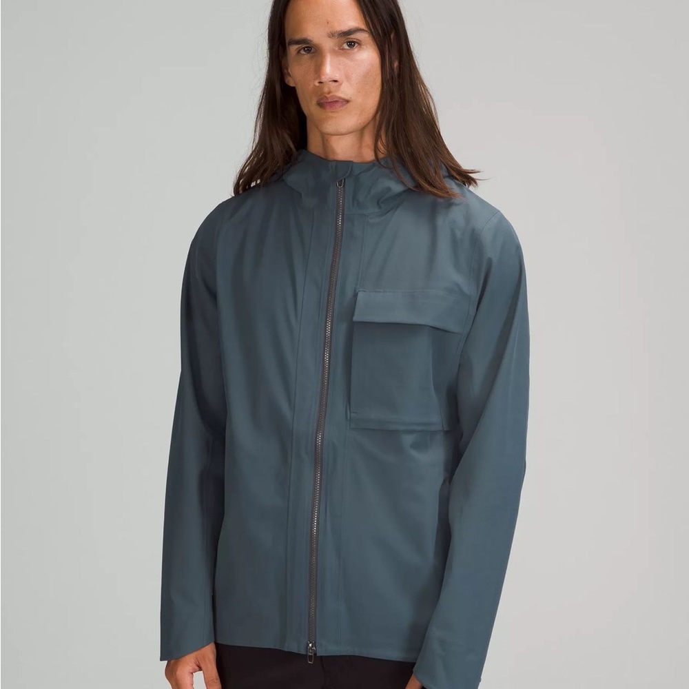 lululemon outpour strechseal jacket Size L NWT
